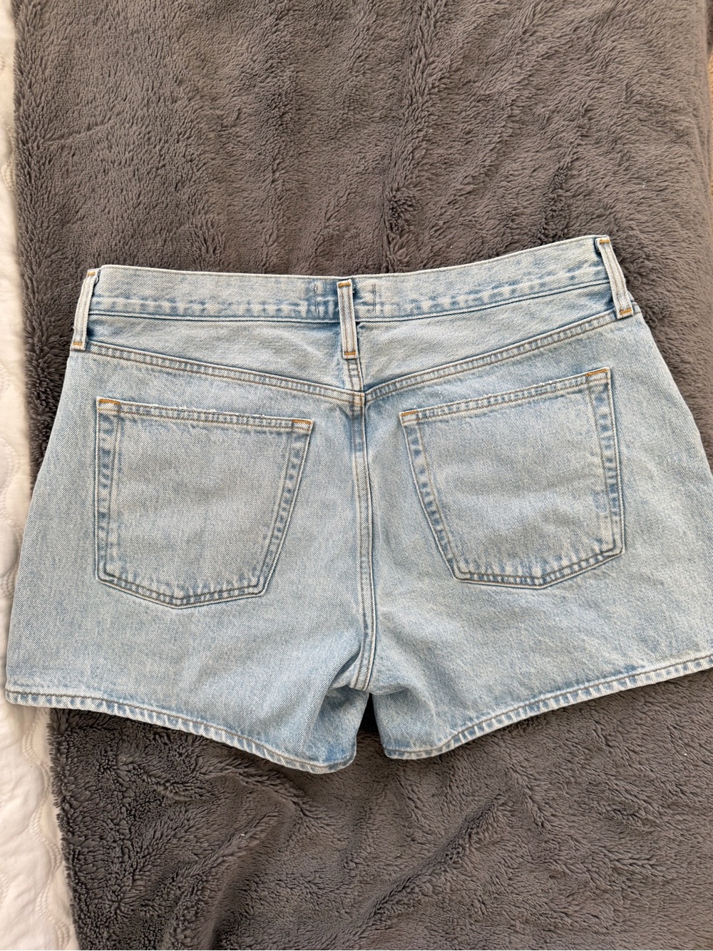 Agolde Parker Long Shorts in a light blue - Picture 5 of 6